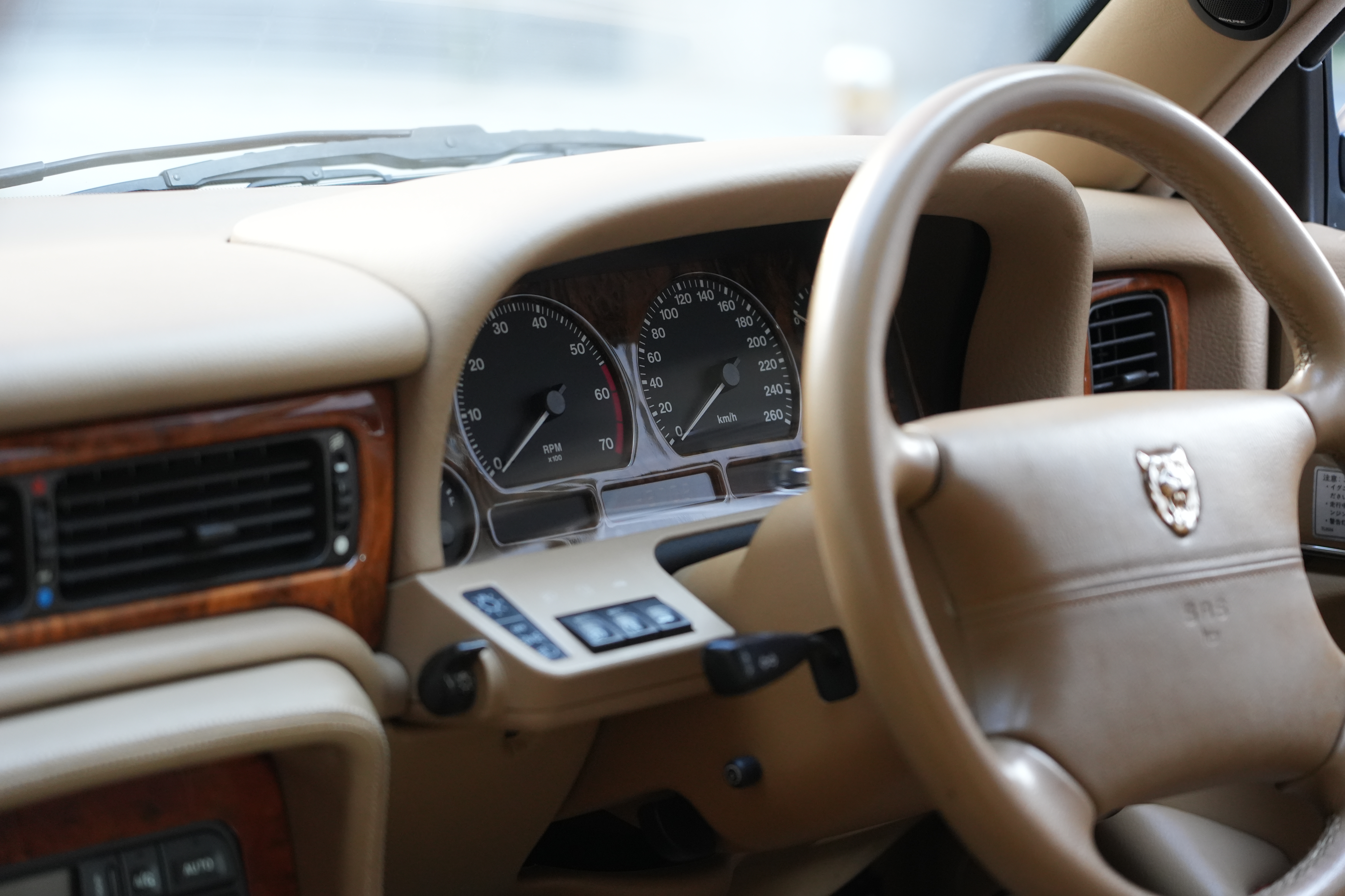 Jaguar XJ6 (X300) 3.2 Select（1995年式） ネオクラシック中古車｜Young Timers Club.