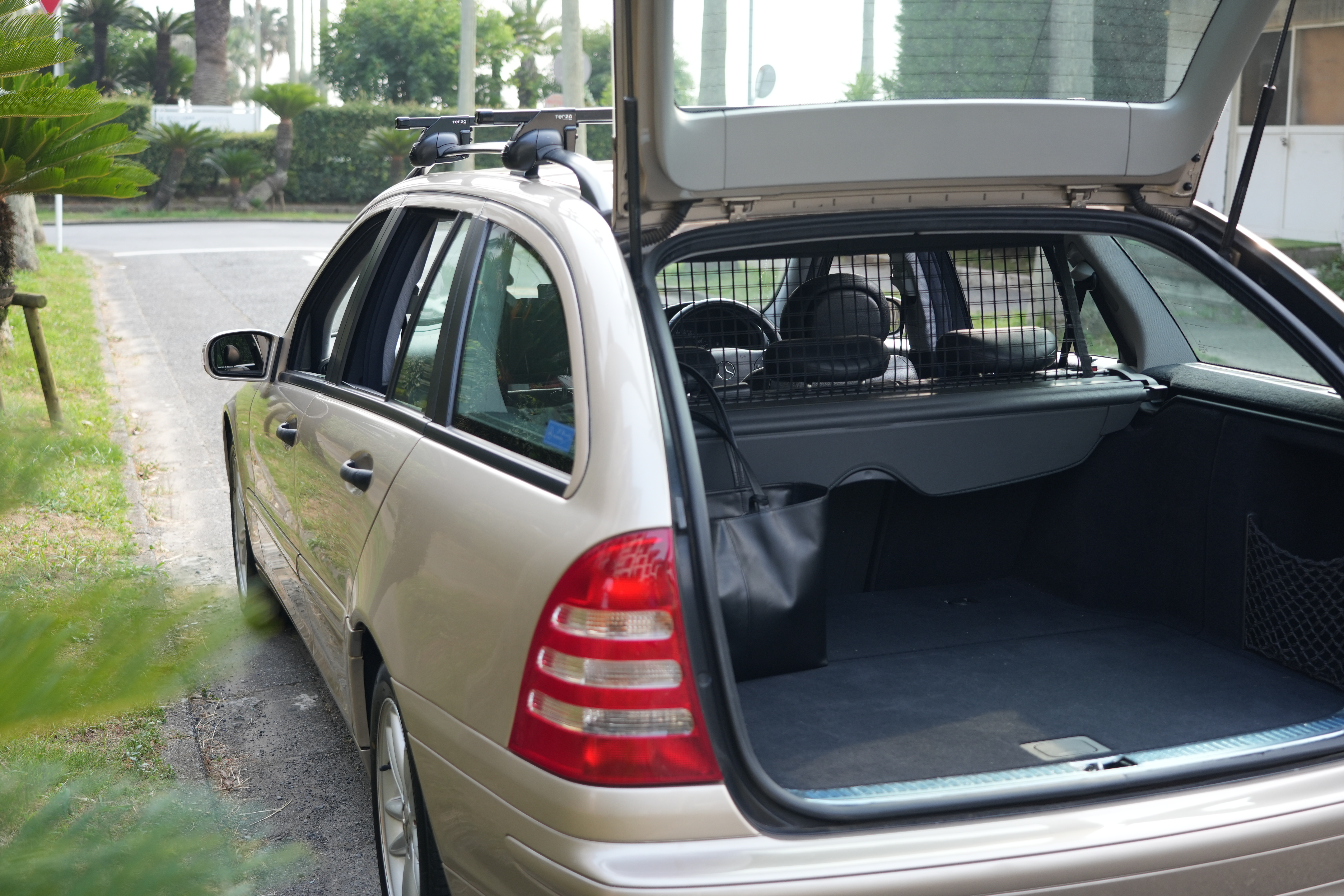 Mercedes Benz C Class Wagon C180 Kompressor（2004年式） ネオクラシック中古車｜Young Timers Club.