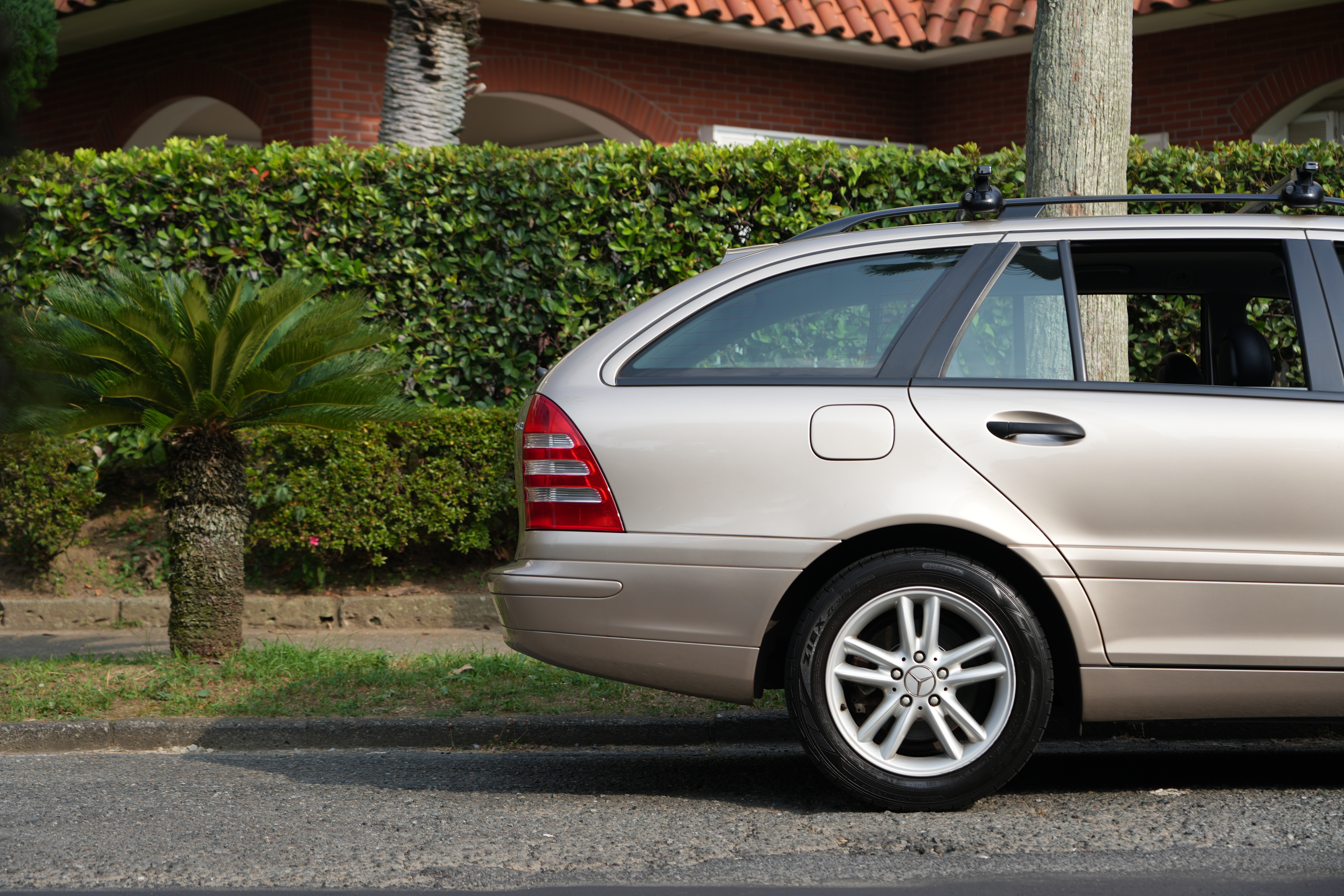 Mercedes Benz C Class Wagon C180 Kompressor（2004年式） ネオクラシック中古車｜Young Timers Club.
