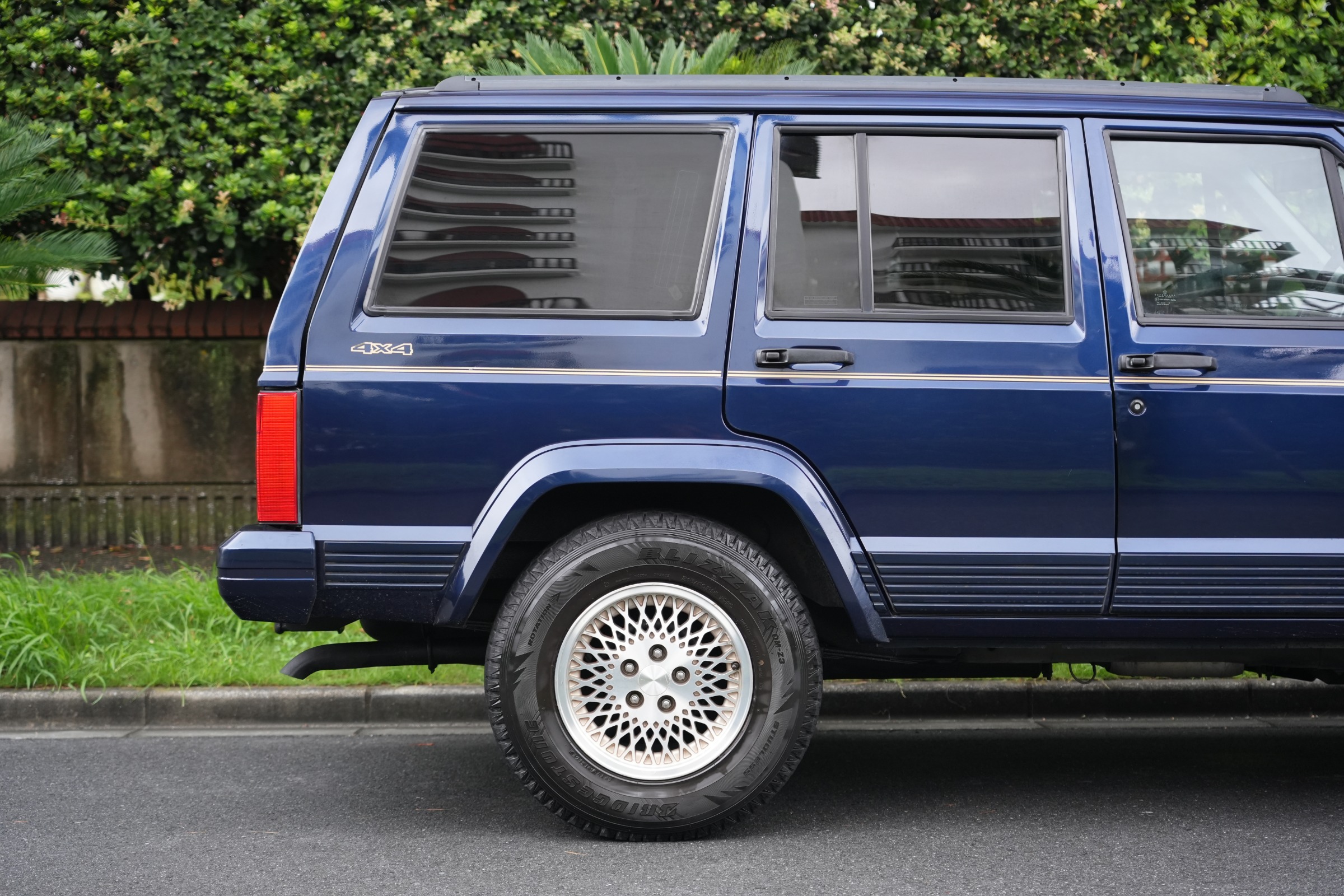 Jeep Cherokee Limited（1996年式） ネオクラシック中古車｜Young Timers Club.