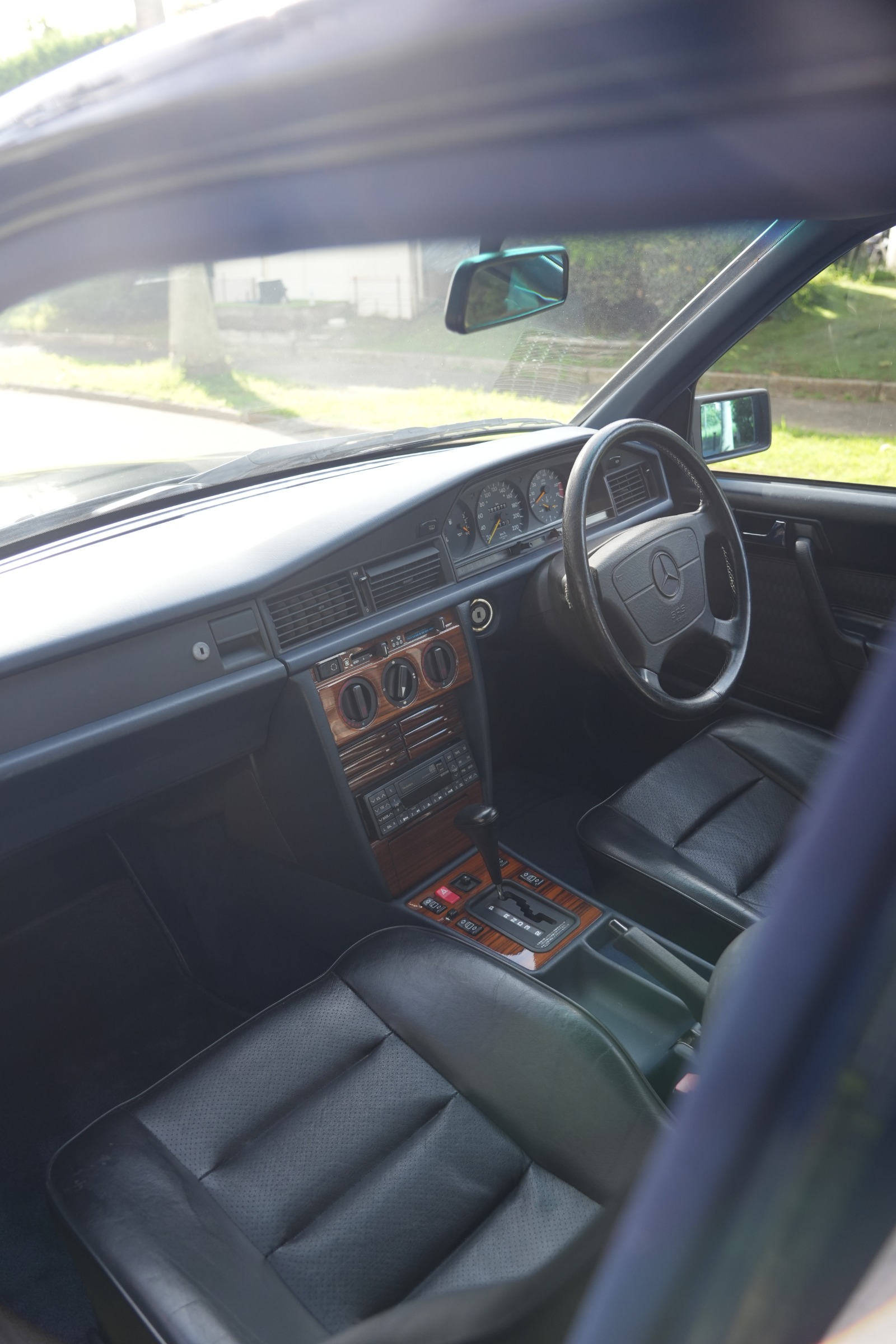 Mercedes-Benz 190E 2.0 2.0（1993年式） ネオクラシック中古車｜Young Timers Club.