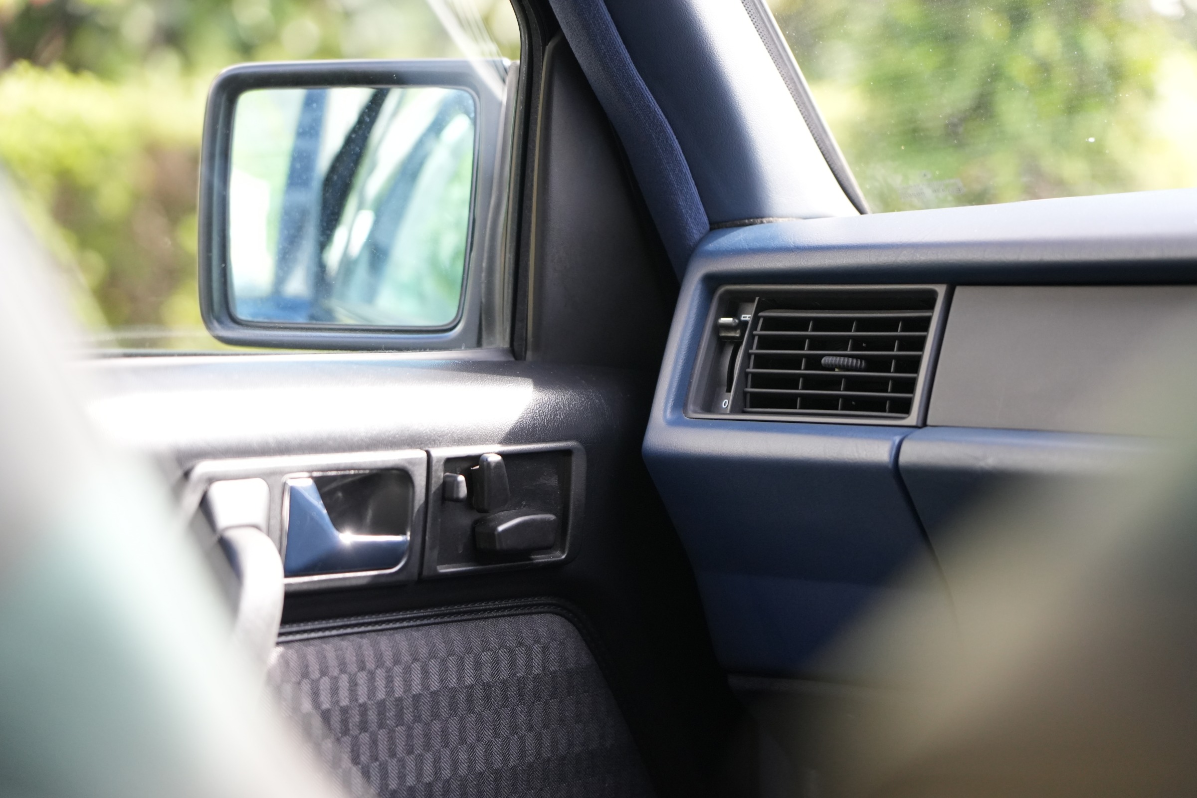 Mercedes-Benz 190E 2.0 2.0（1993年式） ネオクラシック中古車｜Young Timers Club.